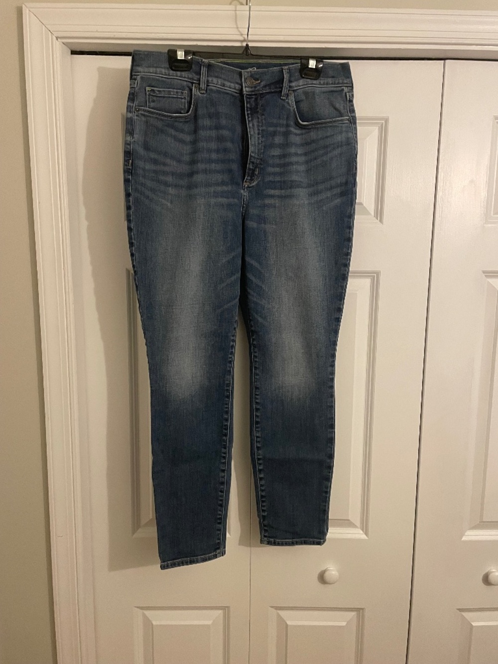 Women’s Eddie Bauer size 14 jeans - skinny like